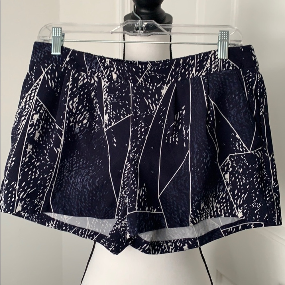 🩳✨ Navy-White Printed Shorts - Size M
